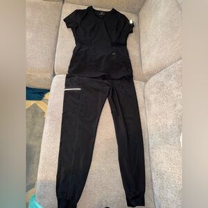 Cherokee infinity scrub set black